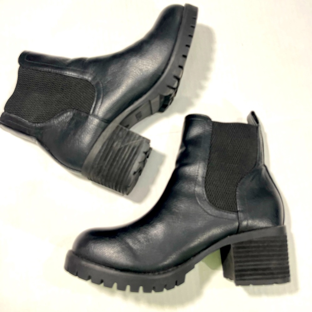 MIA CHELSEA HEELED ANKLE BOOT